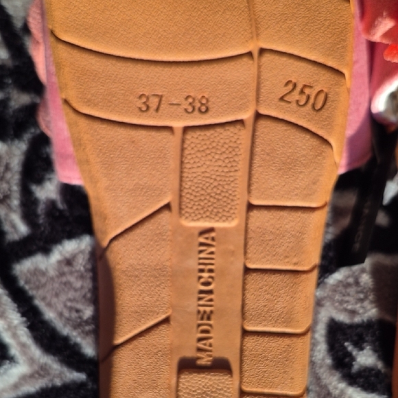 Coral Ruffle Slide Sandals ByChance - Picture 3 of 5